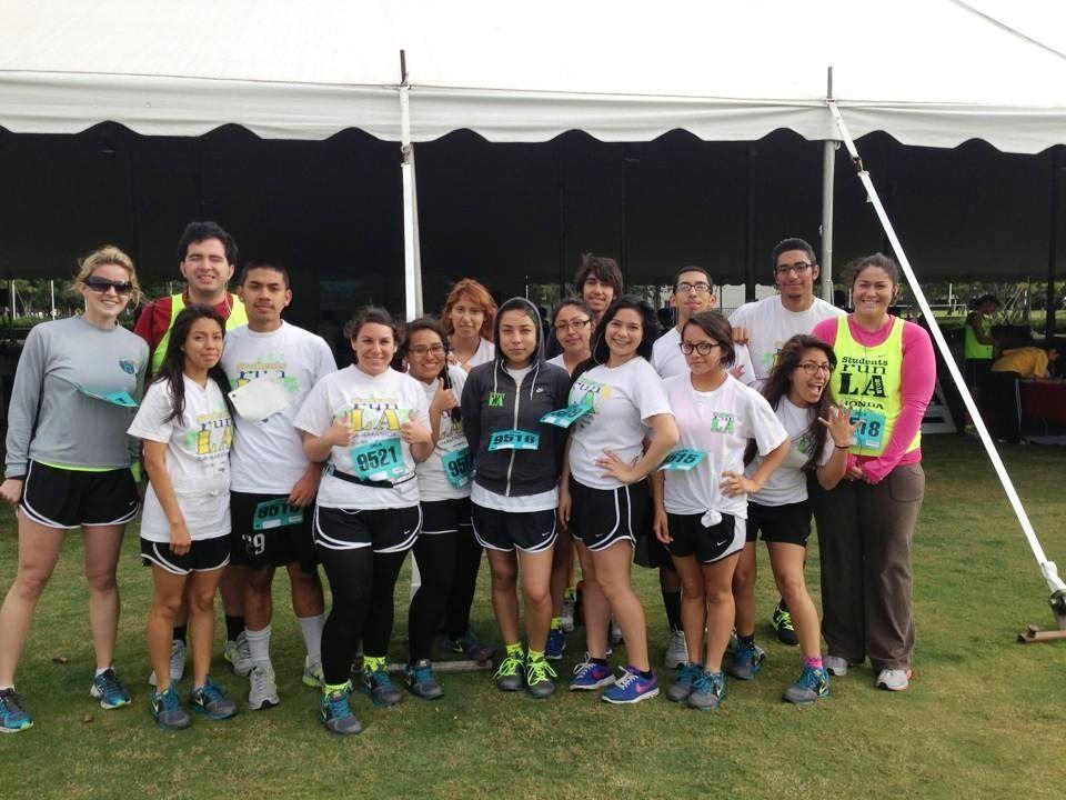 SRLA students gather together for a last picture before the 5K race.