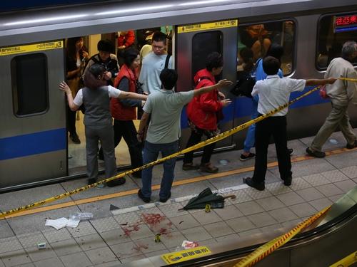 4 Dead 20 Survived Taipei Subway Stabbing 