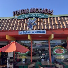 Front view of the restaurant La Chiva Loca 