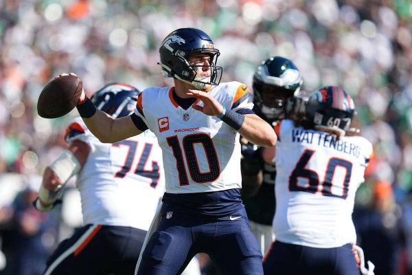 Navigation to Story: Broncos Make a Comeback Against Undefeated Philadelphia Eagles